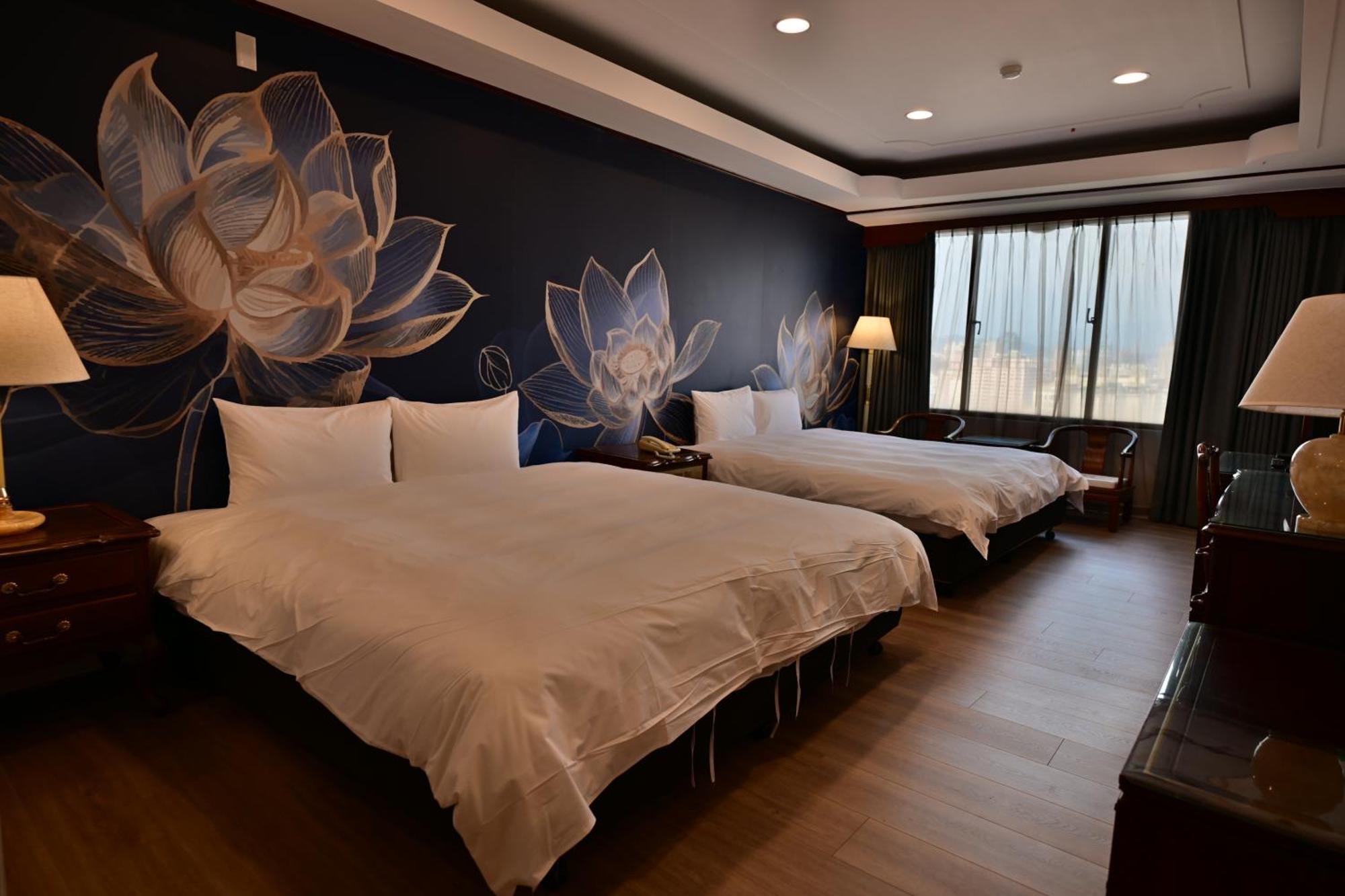 T Hotel ไถจง ภายนอก รูปภาพ
