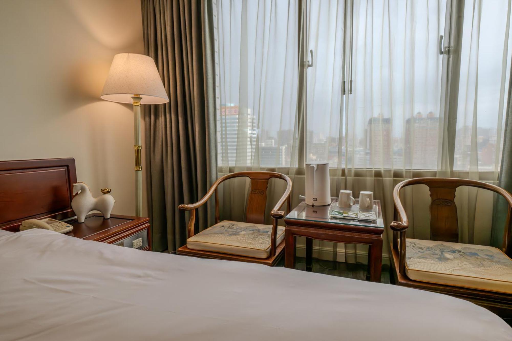 T Hotel ไถจง ภายนอก รูปภาพ
