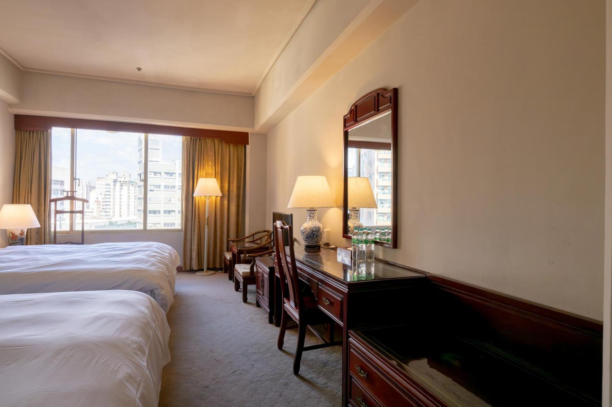 T Hotel ไถจง ภายนอก รูปภาพ