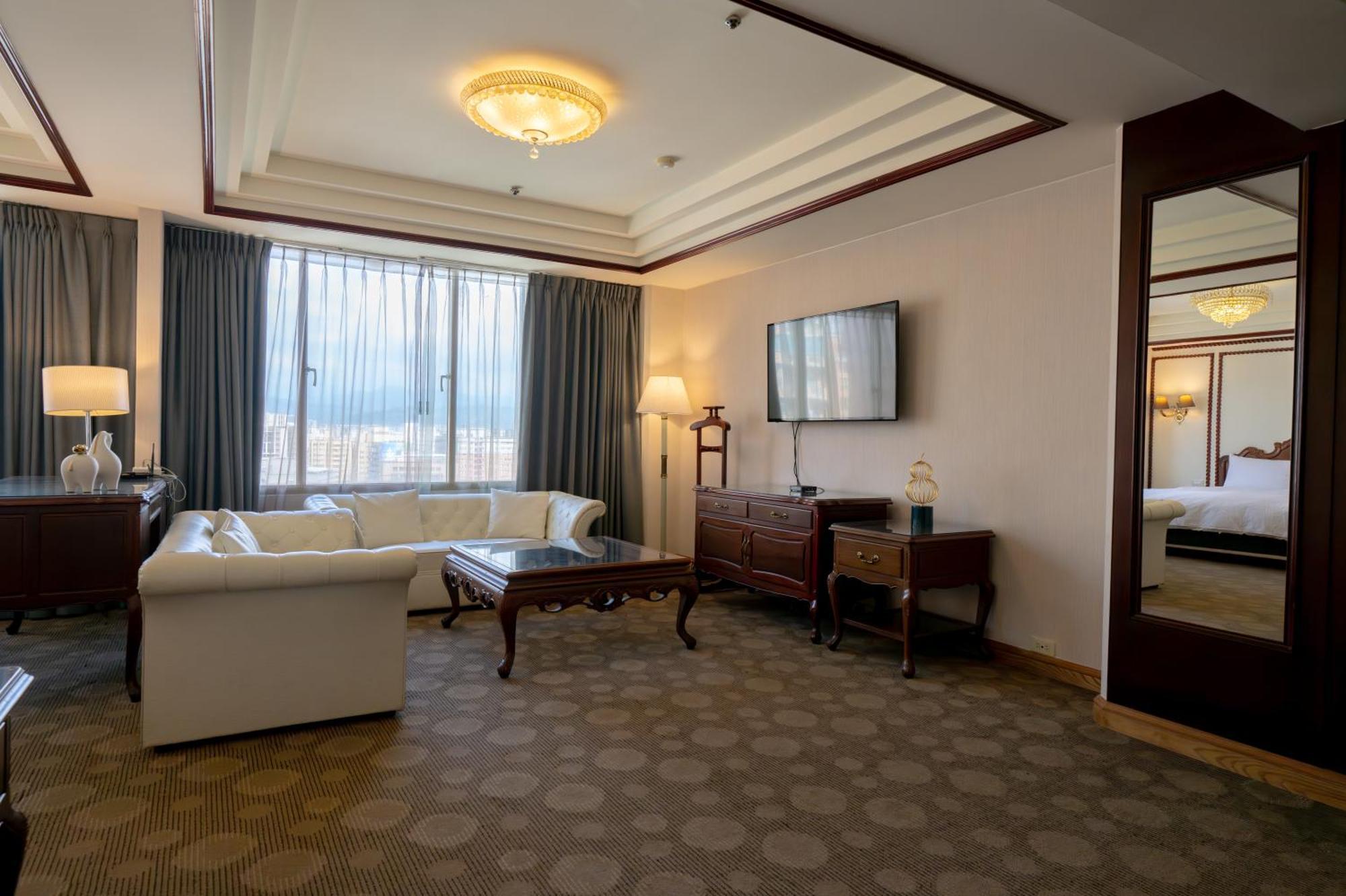 T Hotel ไถจง ภายนอก รูปภาพ