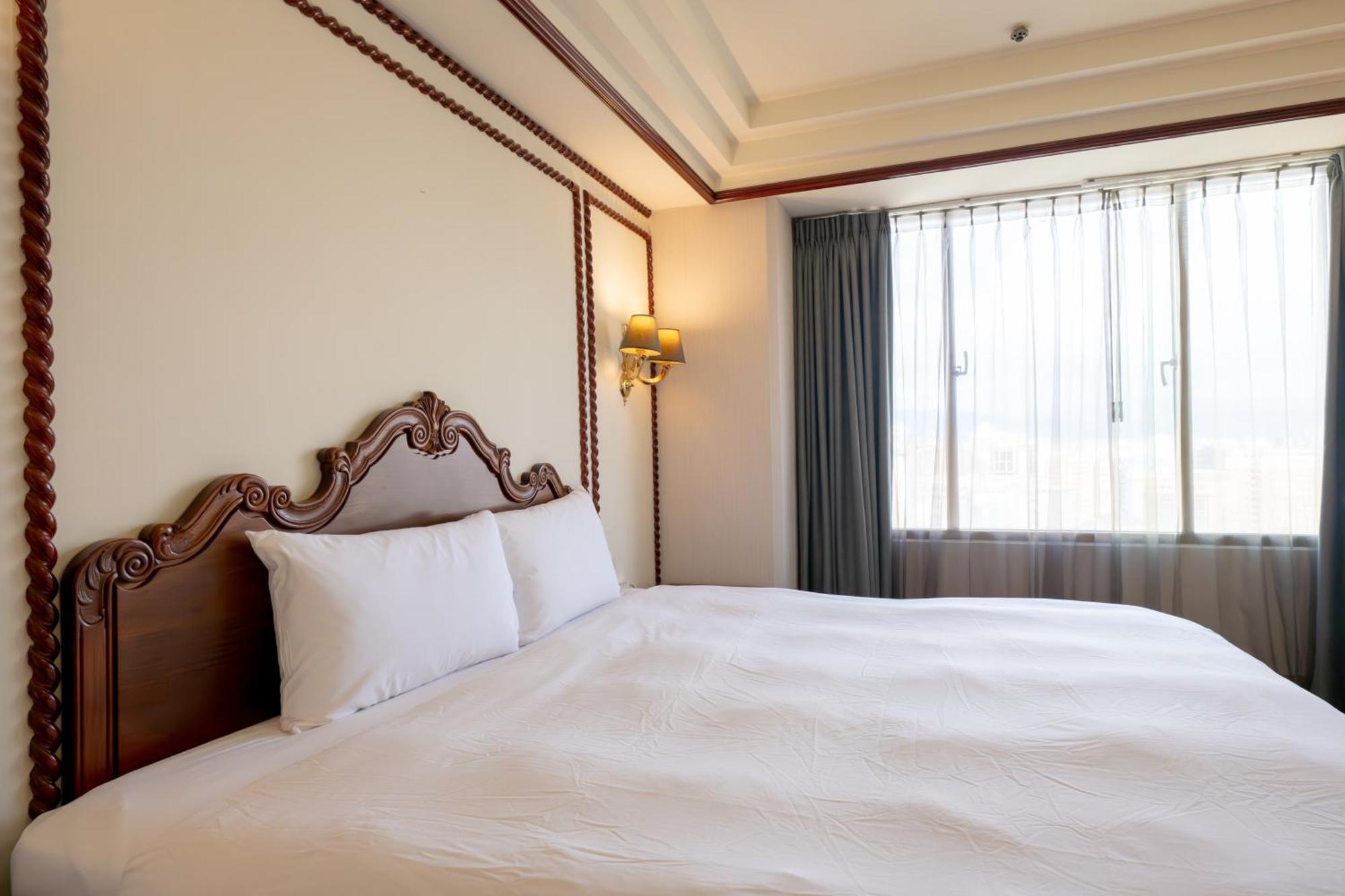 T Hotel ไถจง ภายนอก รูปภาพ