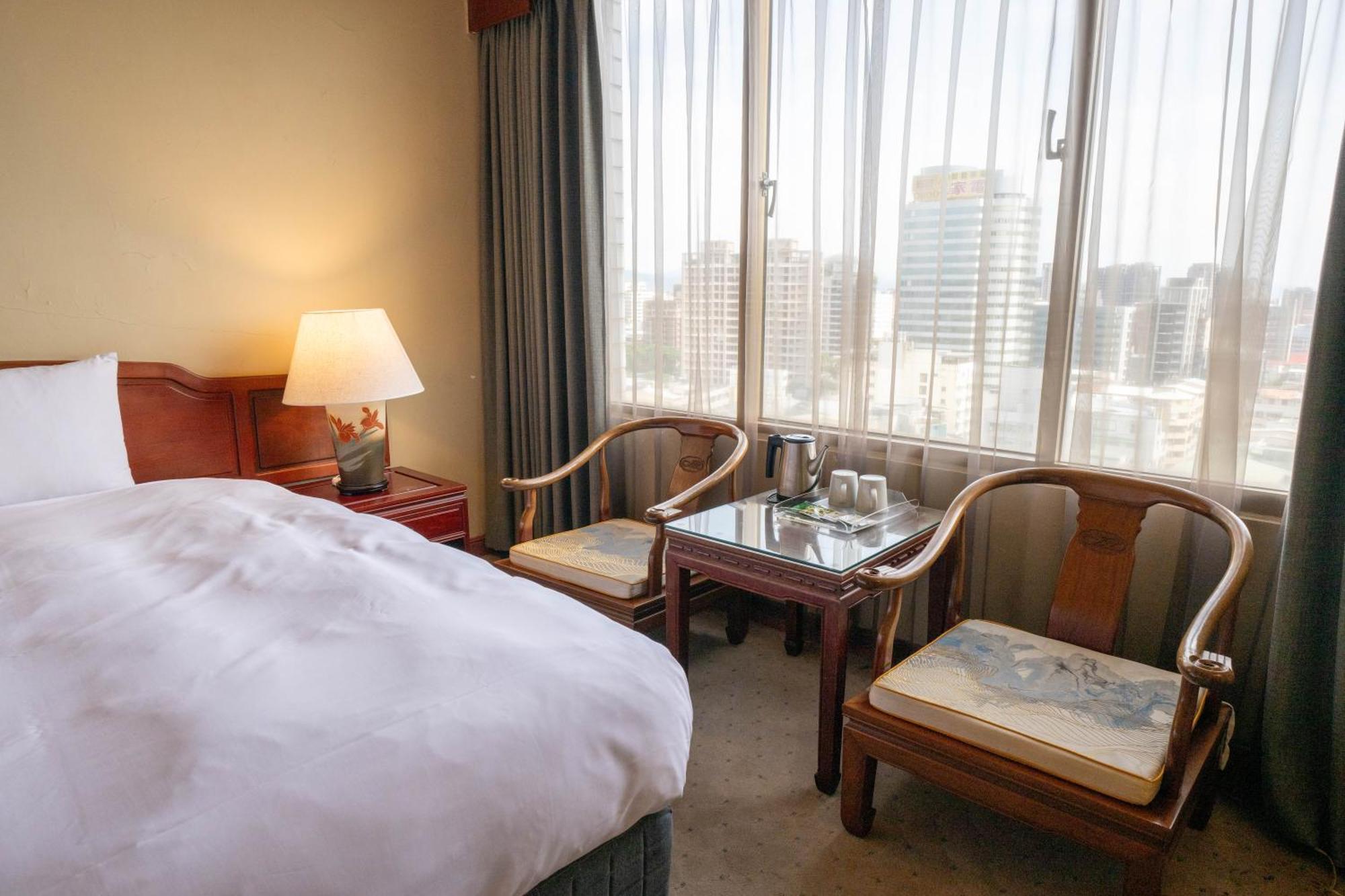 T Hotel ไถจง ภายนอก รูปภาพ